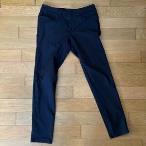 Slim fit ABC pant. Size 32